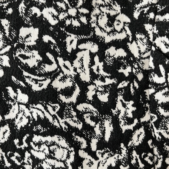 Calvin Klein Size 2 black/cream floral print dress - Picture 3 of 8